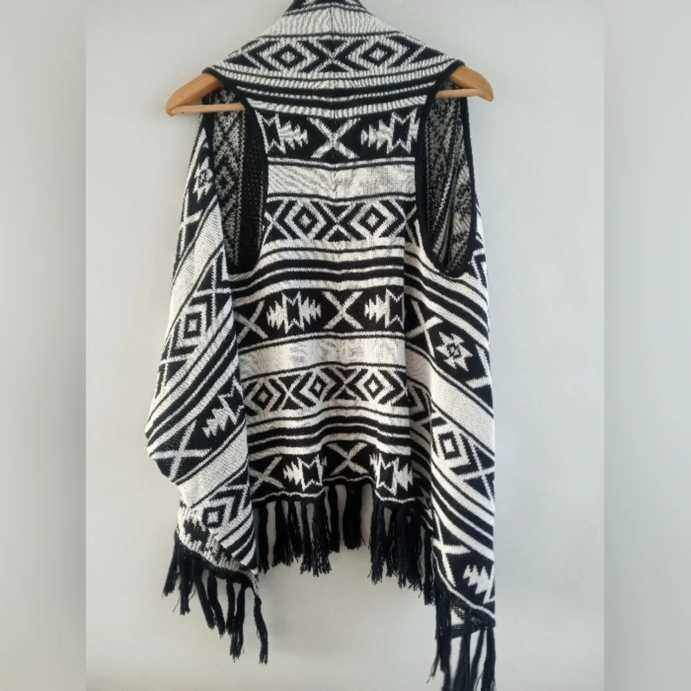 Kenzie Black White Tribal Knit Fringe Cardigan Vest Size Juniors 5/6 - Picture 5 of 9